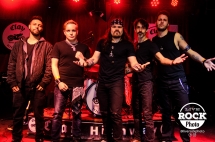 Amazing - Live Rock Photo